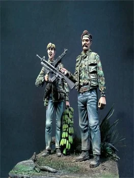 2 войник от смола, фигурка от смола, модел 1:35